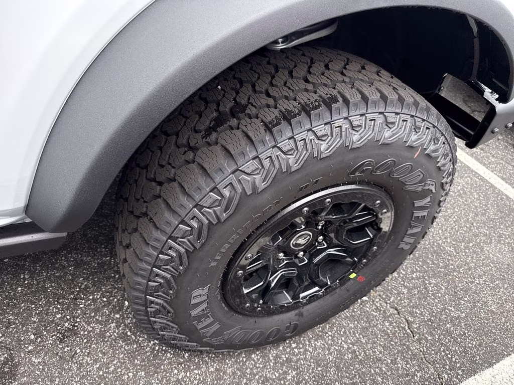 2026 Oxford White Ford Bronco Badlands 4X4 SUV