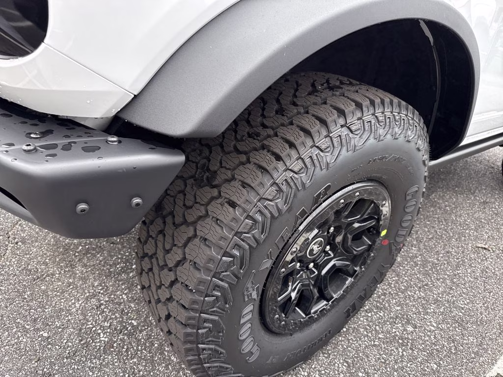 2026 Oxford White Ford Bronco Badlands 4X4 SUV