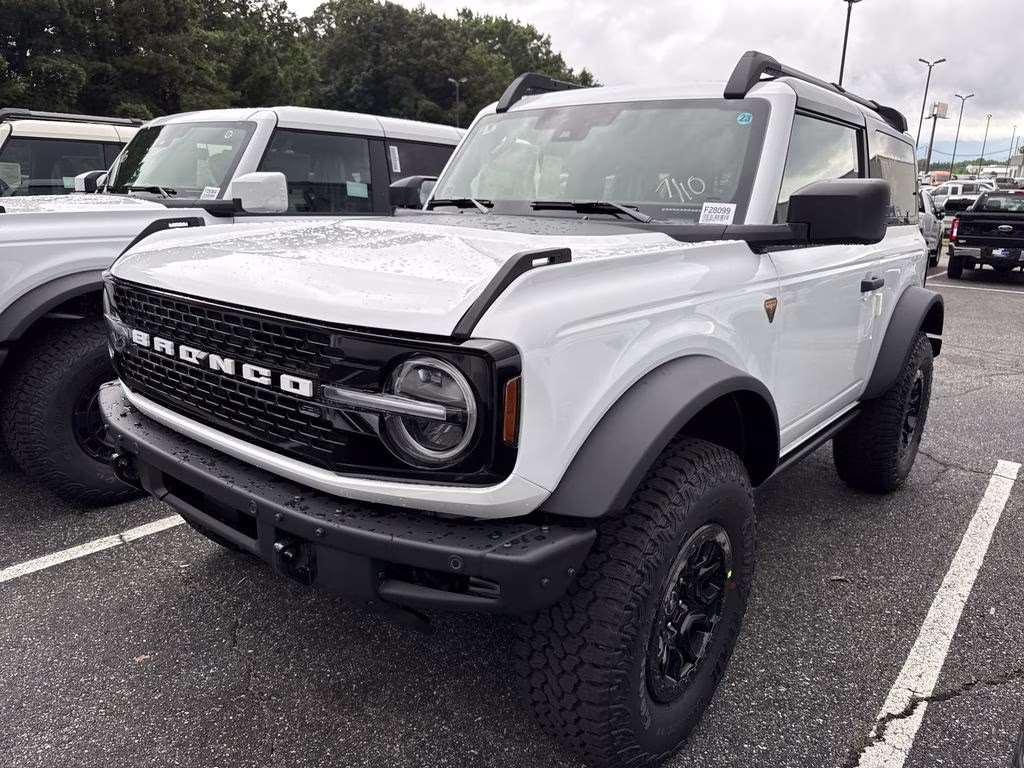 2026 Oxford White Ford Bronco Badlands 4X4 SUV