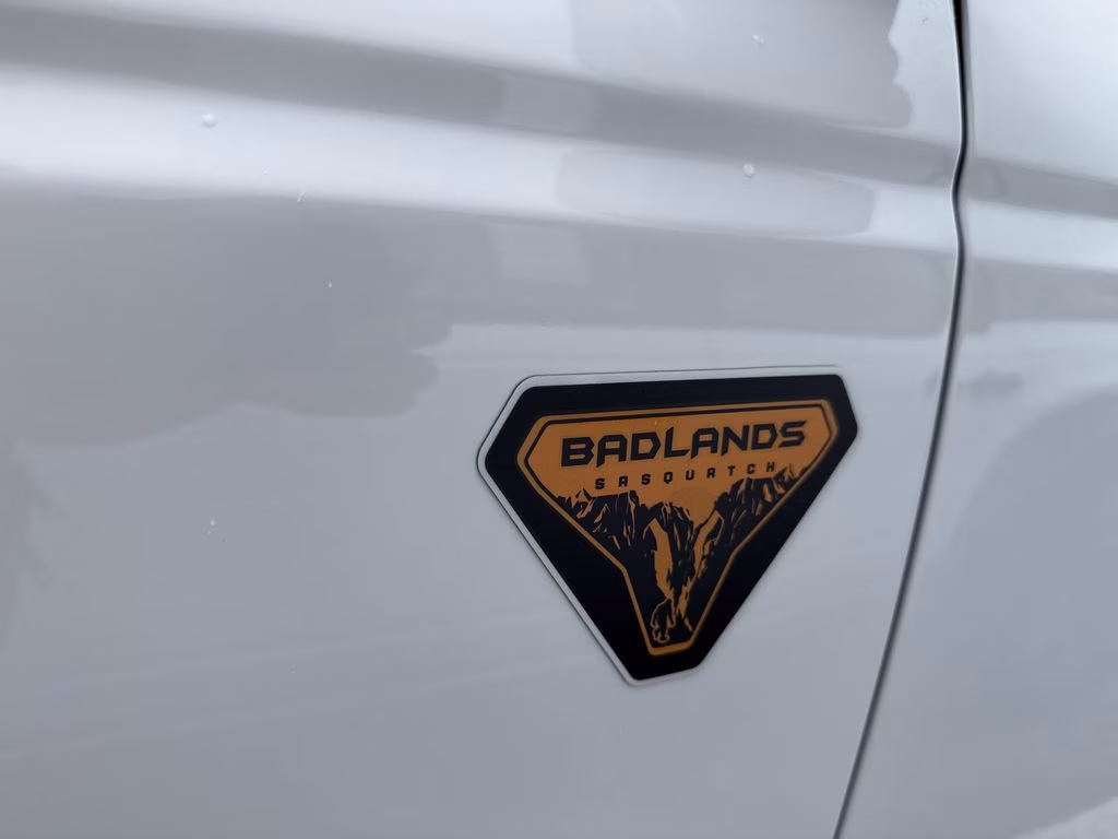 2026 Oxford White Ford Bronco Badlands 4X4 SUV