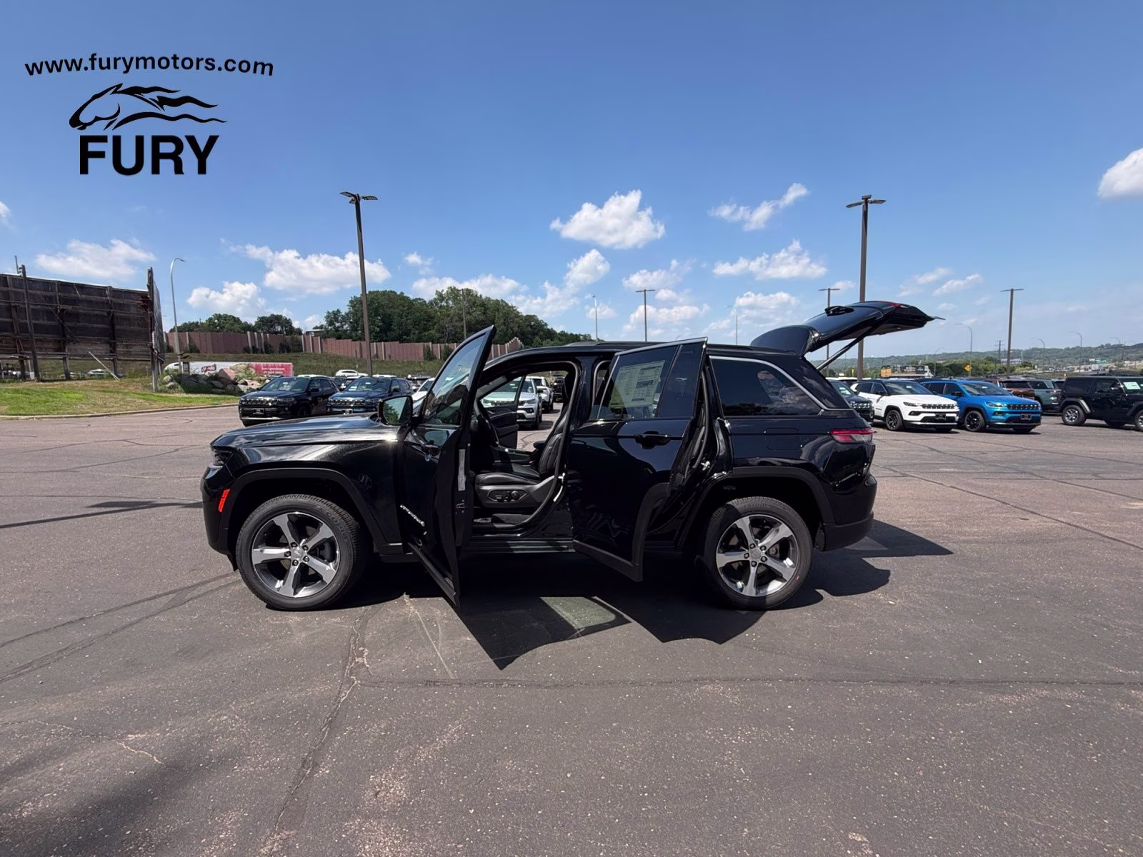 2026 Diamond Black Crystal Pearlcoat Jeep Grand Cherokee Limited 4X4 SUV
