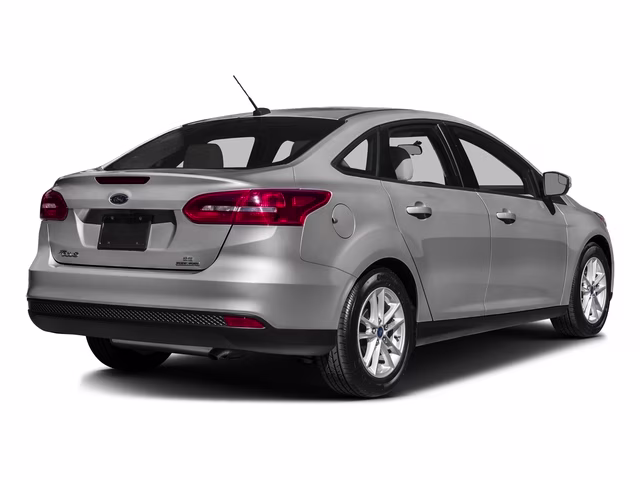 2016 Ingot Silver Ford Focus SE FWD Sedan