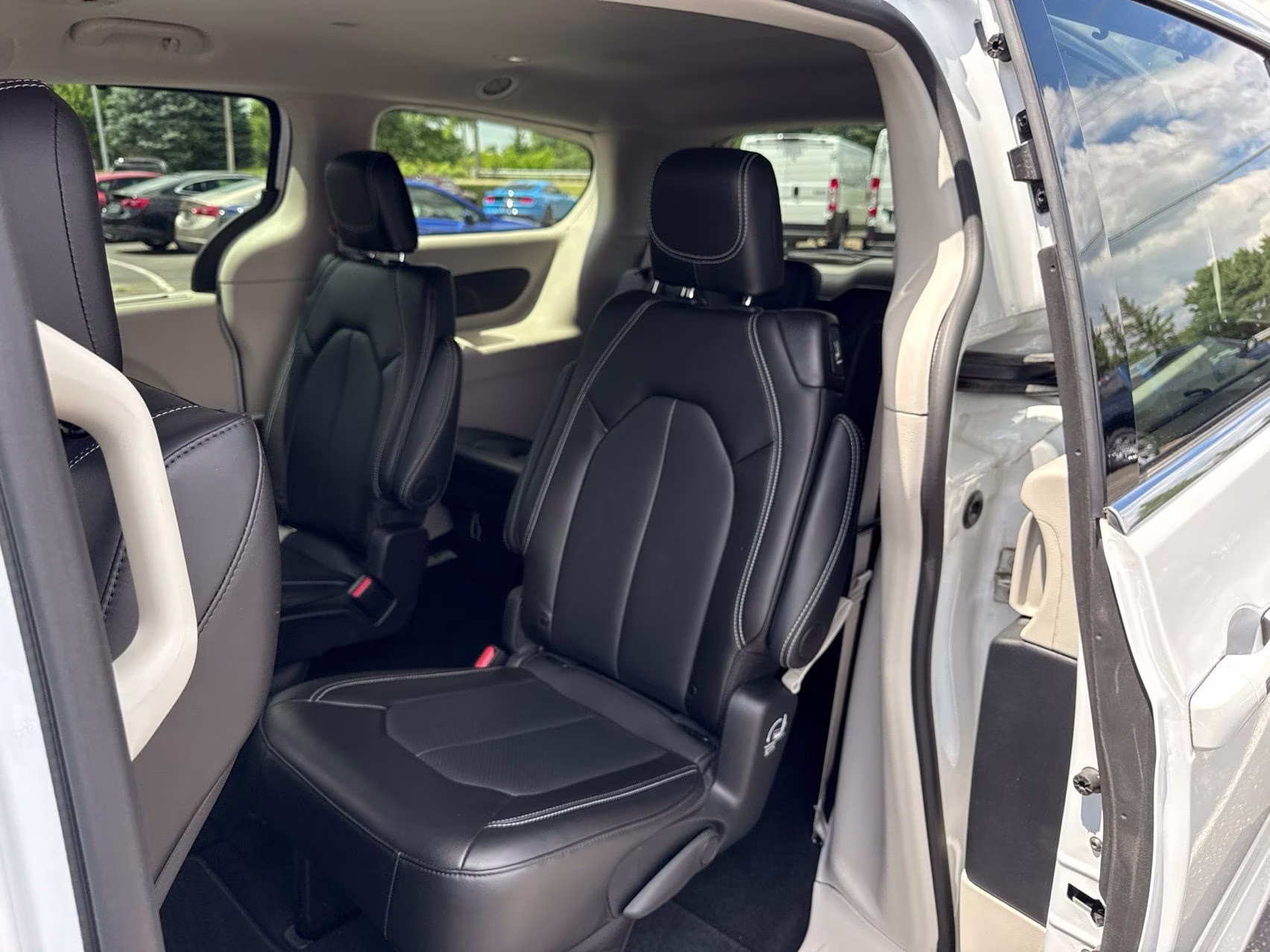 2024 Bright White Clearcoat Chrysler Pacifica Touring L AWD Van