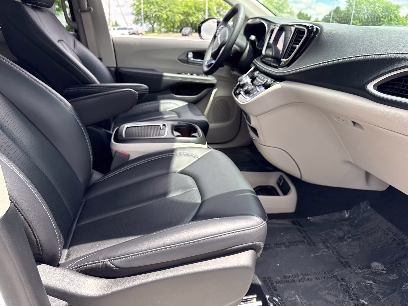 2024 Bright White Clearcoat Chrysler Pacifica Touring L AWD Van