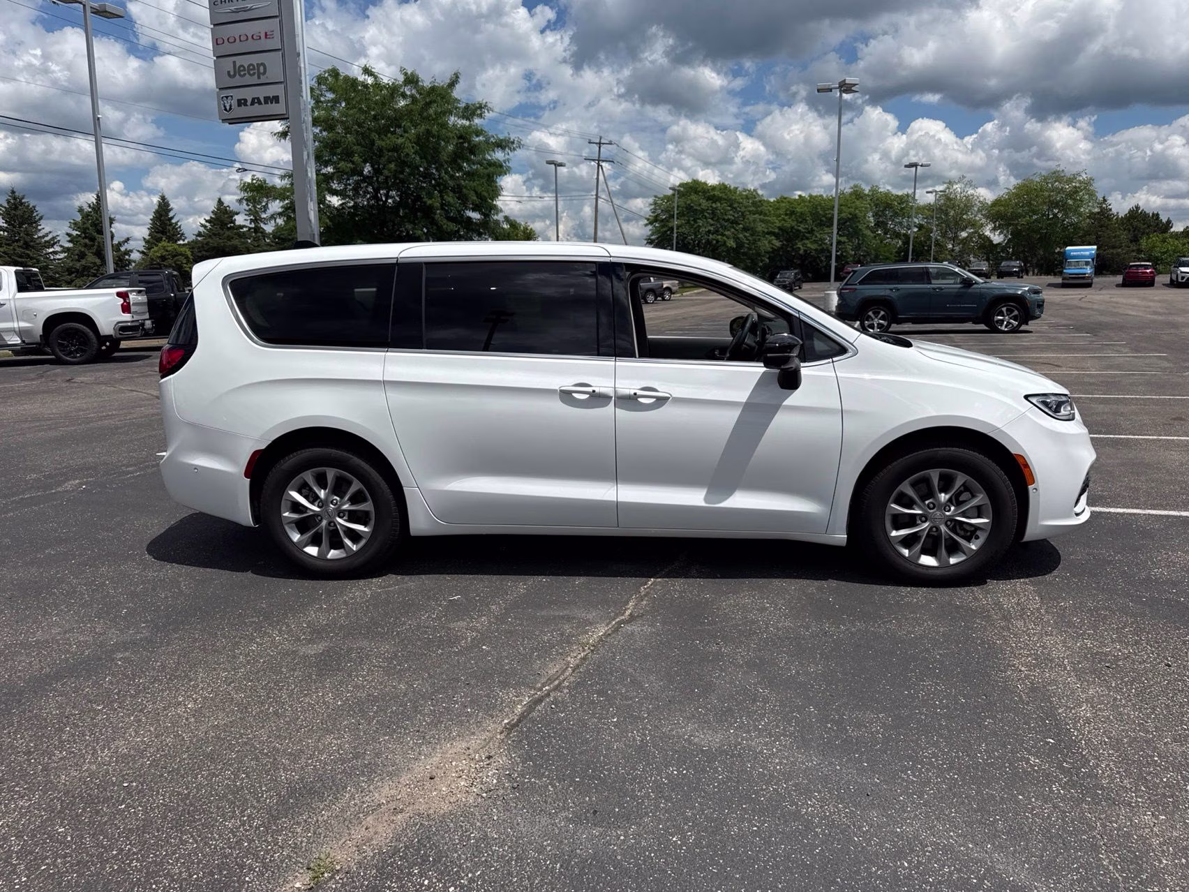 2024 Bright White Clearcoat Chrysler Pacifica Touring L AWD Van