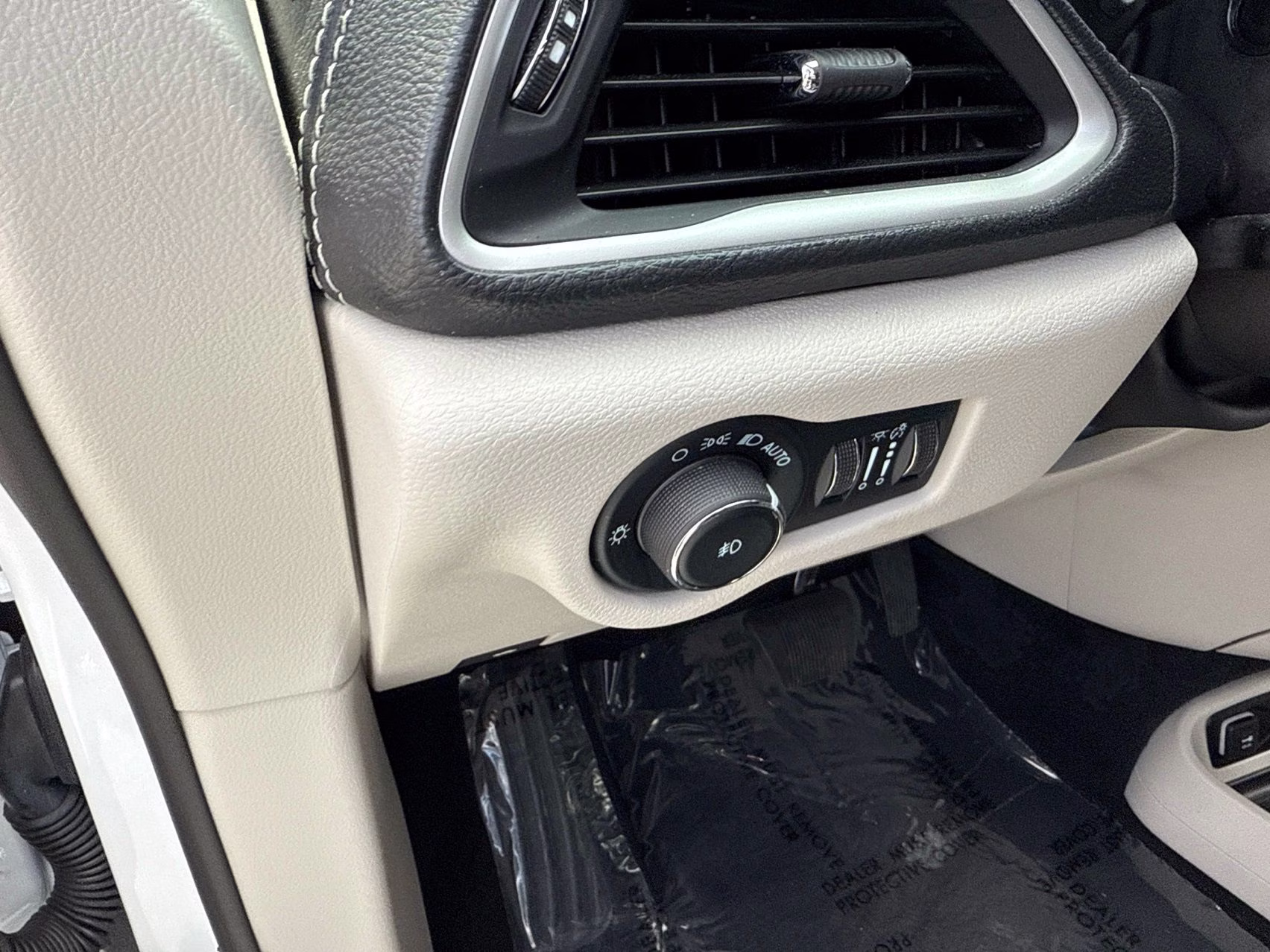 2024 Bright White Clearcoat Chrysler Pacifica Touring L AWD Van