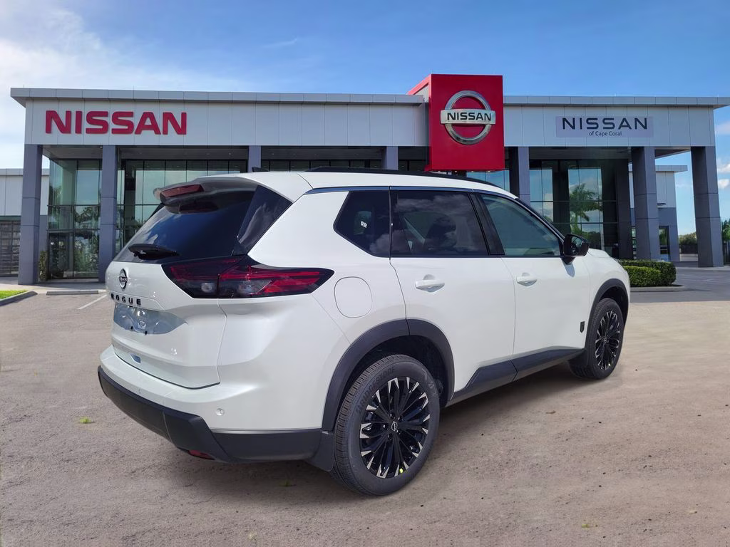 2026 Everest White Pearl Tricoat Nissan Rogue Dark Armor FWD SUV