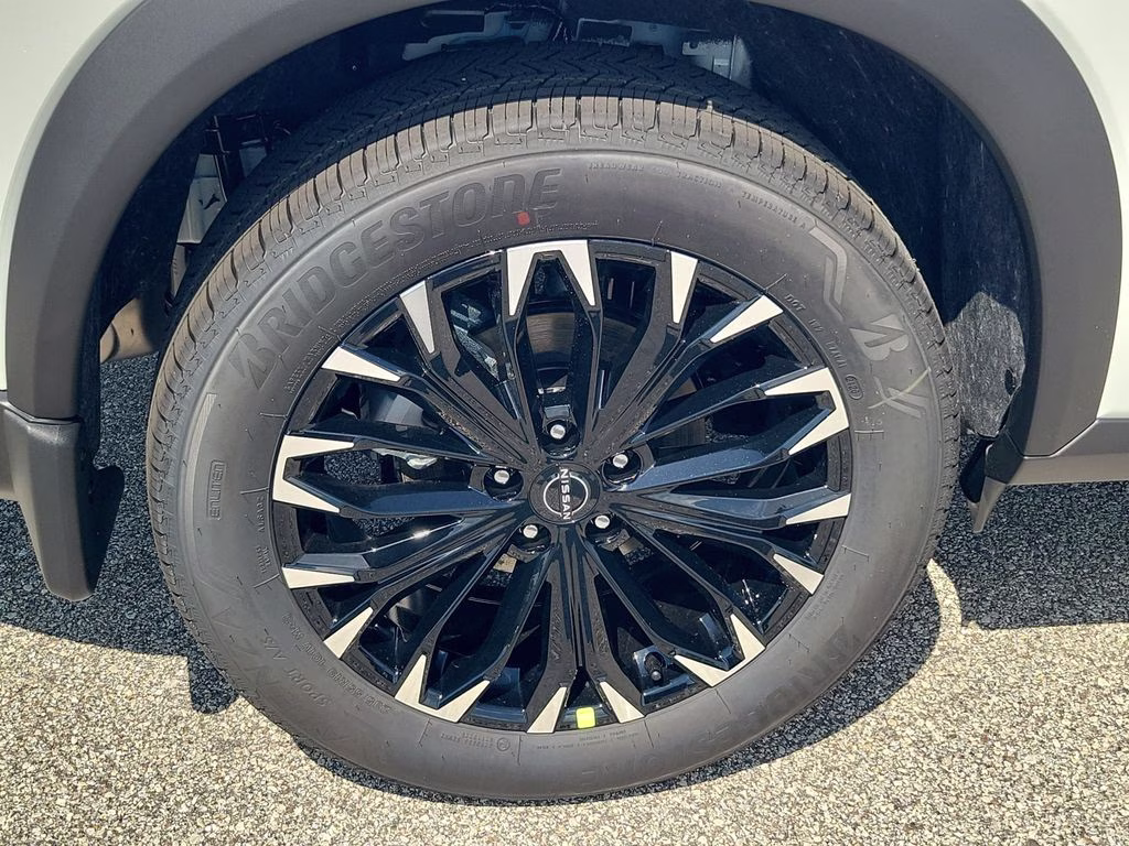 2026 Everest White Pearl Tricoat Nissan Rogue Dark Armor FWD SUV