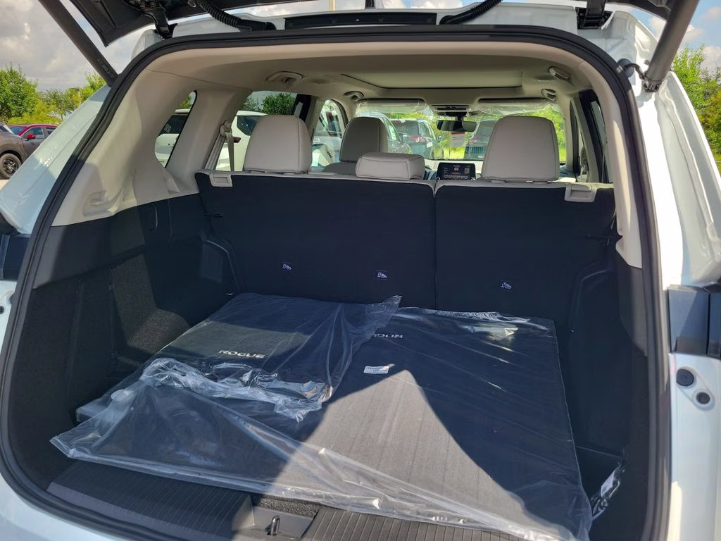 2026 Everest White Pearl Tricoat Nissan Rogue Dark Armor FWD SUV