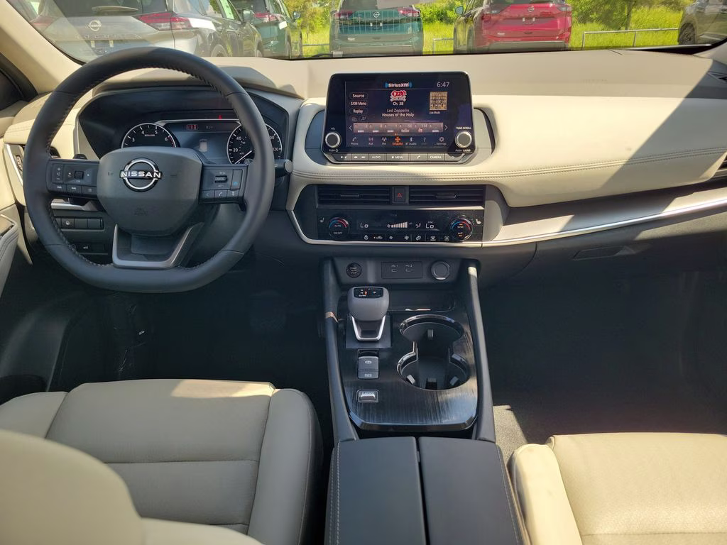 2026 Everest White Pearl Tricoat Nissan Rogue Dark Armor FWD SUV