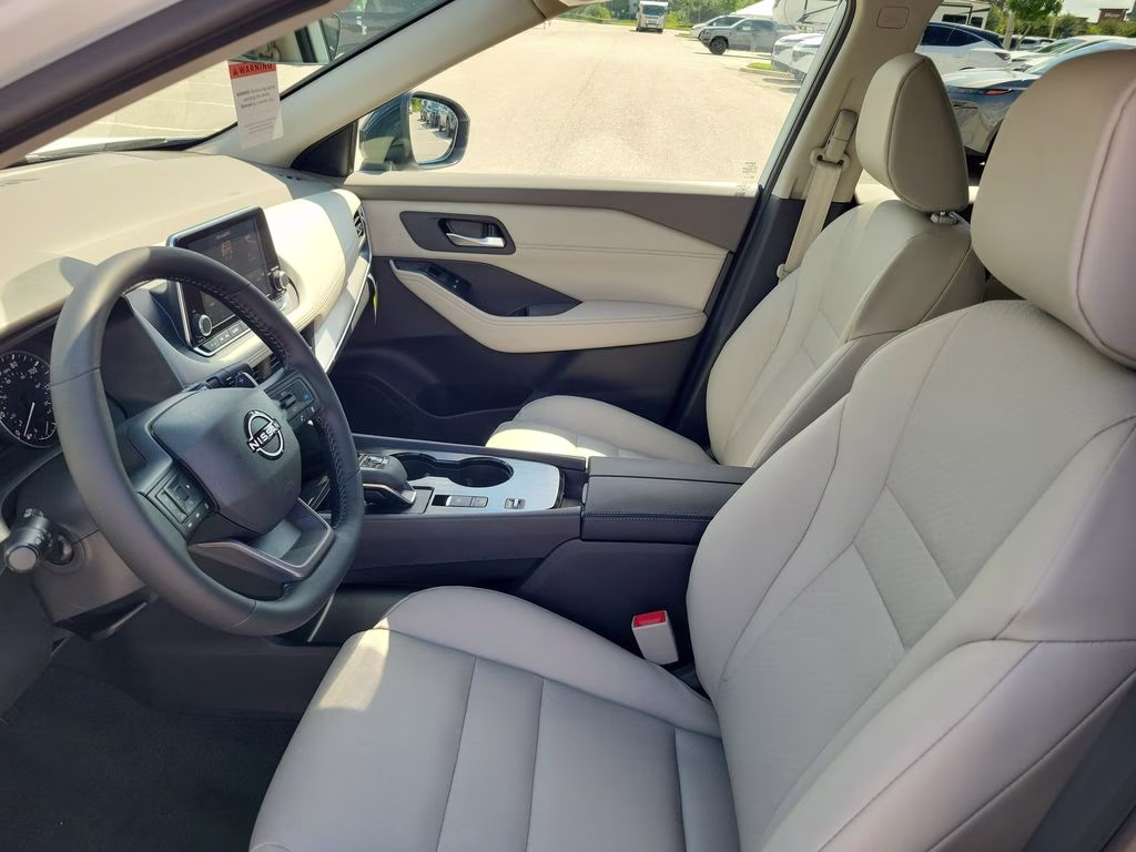 2026 Everest White Pearl Tricoat Nissan Rogue Dark Armor FWD SUV