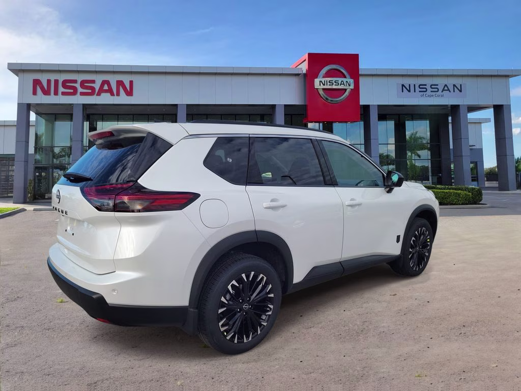 2026 Everest White Pearl Tricoat Nissan Rogue Dark Armor FWD SUV