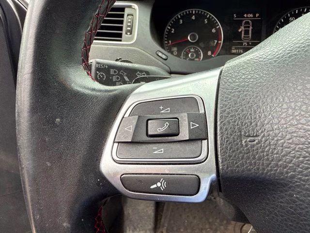 2013 Platinum Gray Metallic Volkswagen Jetta GLI FWD Sedan