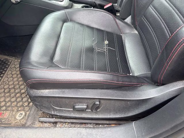 2013 Platinum Gray Metallic Volkswagen Jetta GLI FWD Sedan