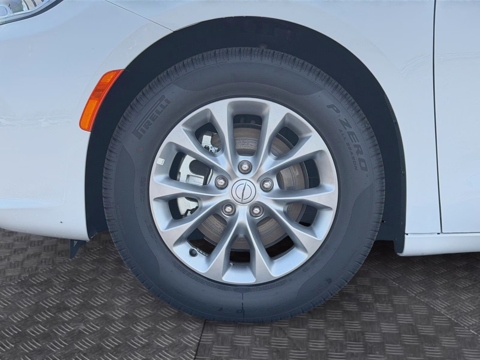 2026 Bright White Clearcoat Chrysler Pacifica Limited FWD Van