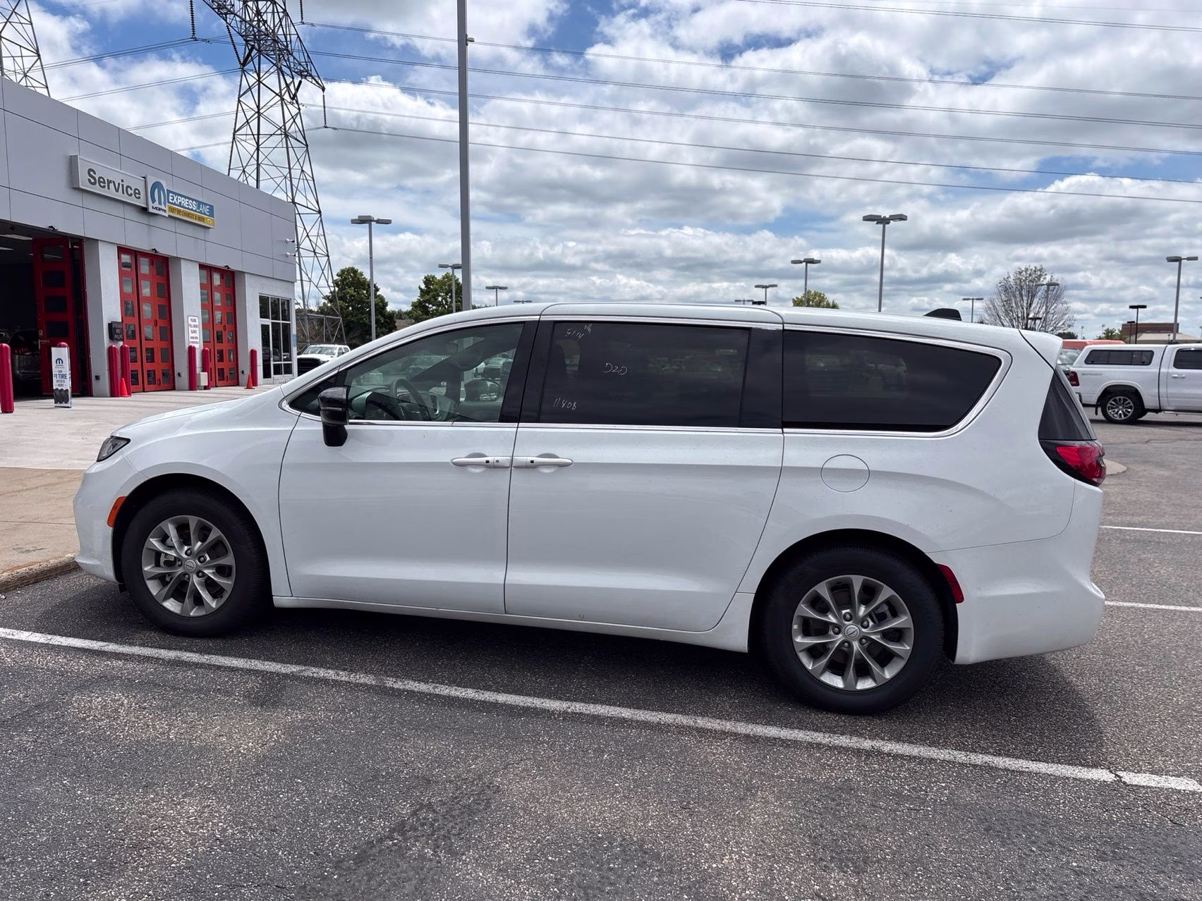 2026 Bright White Clearcoat Chrysler Pacifica Limited FWD Van