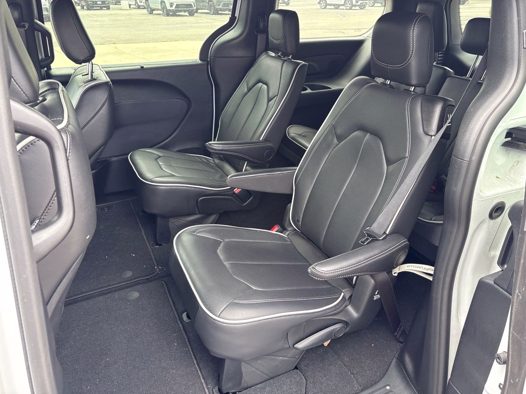 2026 Bright White Clearcoat Chrysler Pacifica Limited FWD Van