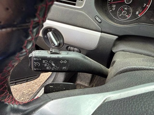2013 Platinum Gray Metallic Volkswagen Jetta GLI FWD Sedan