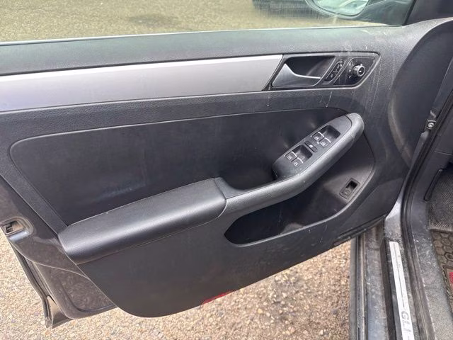2013 Platinum Gray Metallic Volkswagen Jetta GLI FWD Sedan