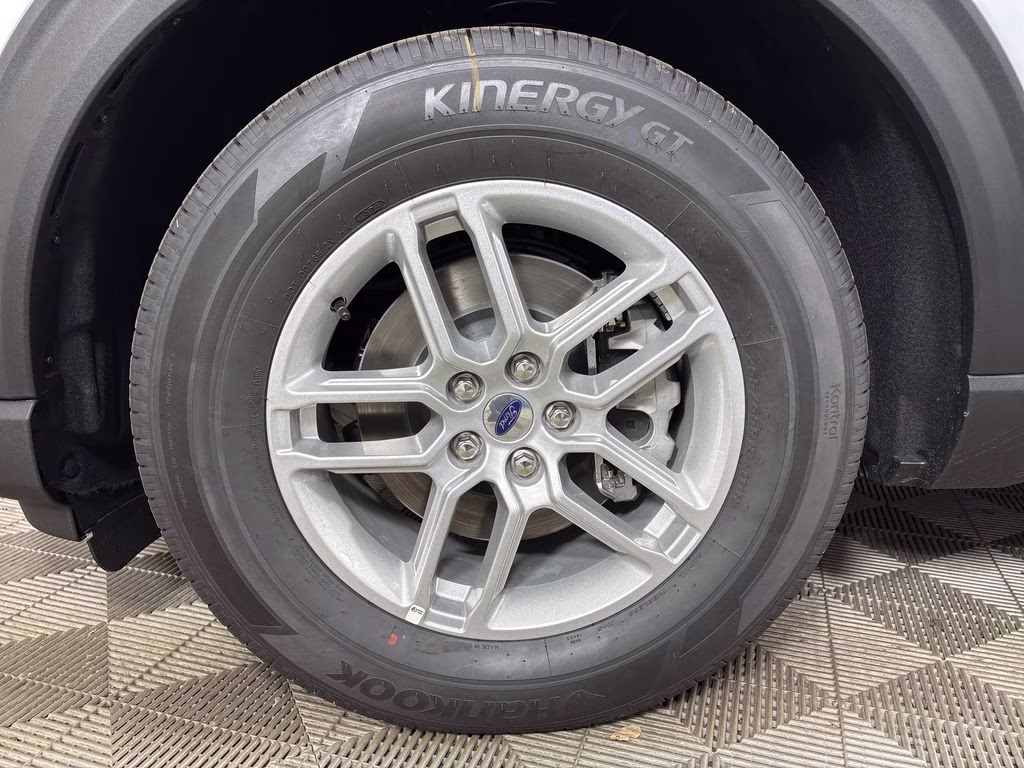 2026 Space White Metallic Ford Explorer Active RWD SUV