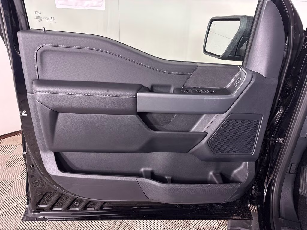 2026 Agate Black Metallic Ford F-150 XLT RWD Truck