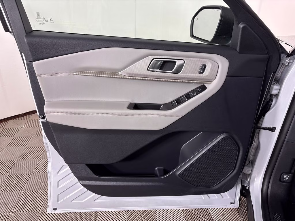 2026 Space White Metallic Ford Explorer Active RWD SUV