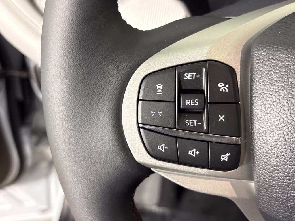 2026 Space White Metallic Ford Explorer Active RWD SUV