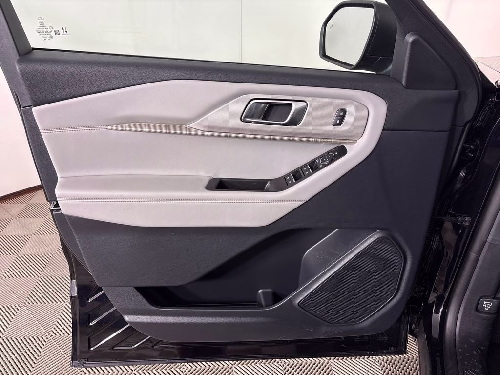 2026 Agate Black Metallic Ford Explorer Active RWD SUV