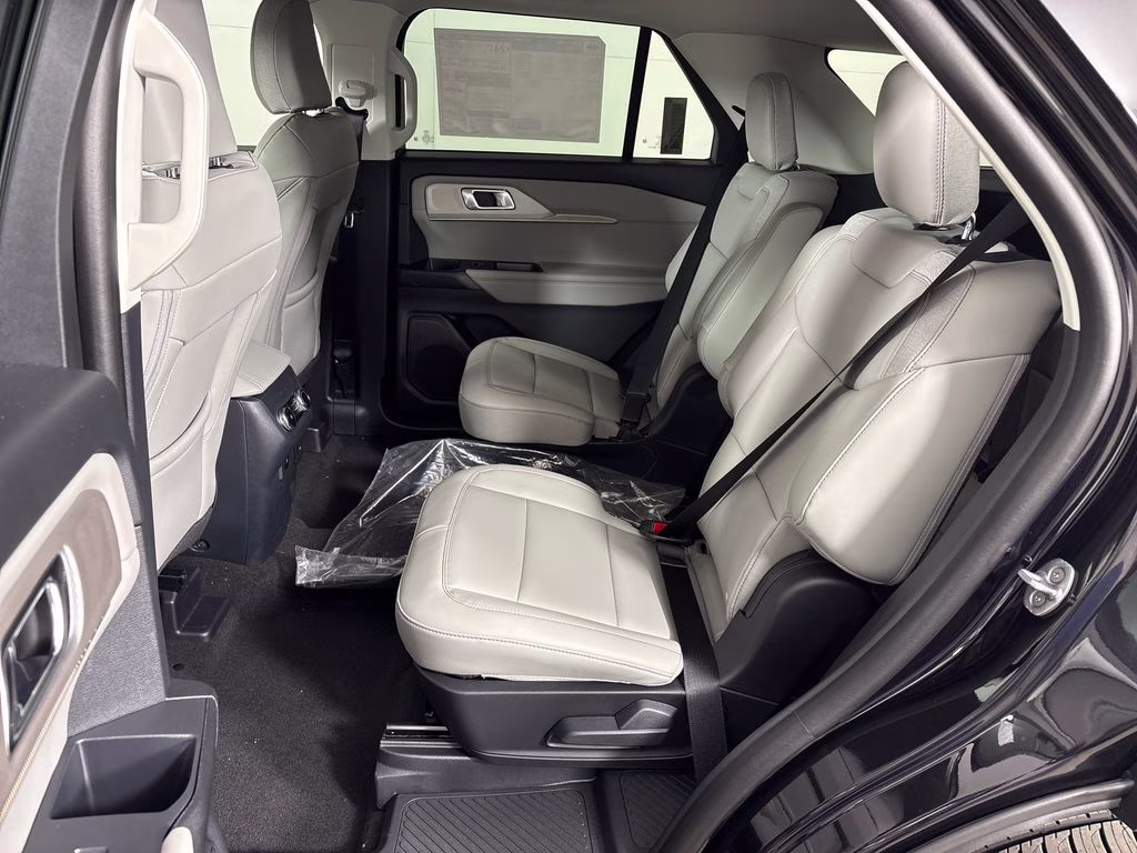 2026 Agate Black Metallic Ford Explorer Active RWD SUV