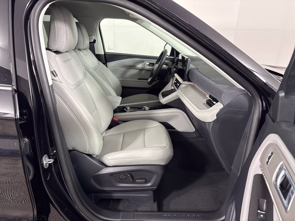 2026 Agate Black Metallic Ford Explorer Active RWD SUV
