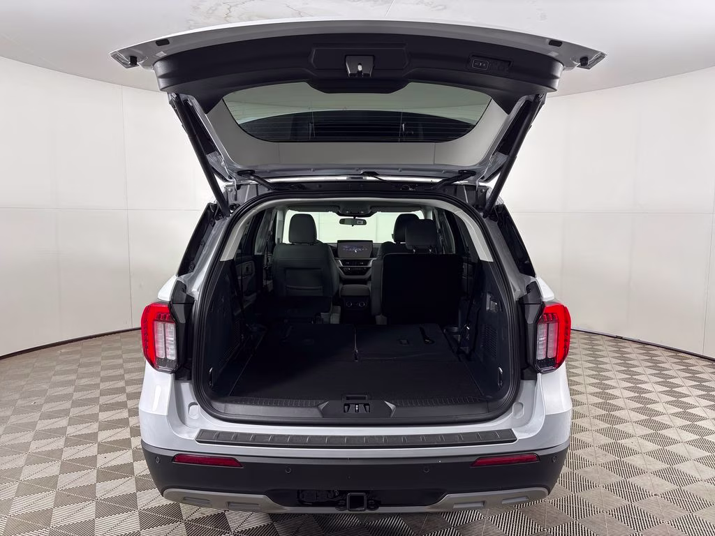 2026 Space White Metallic Ford Explorer Active RWD SUV
