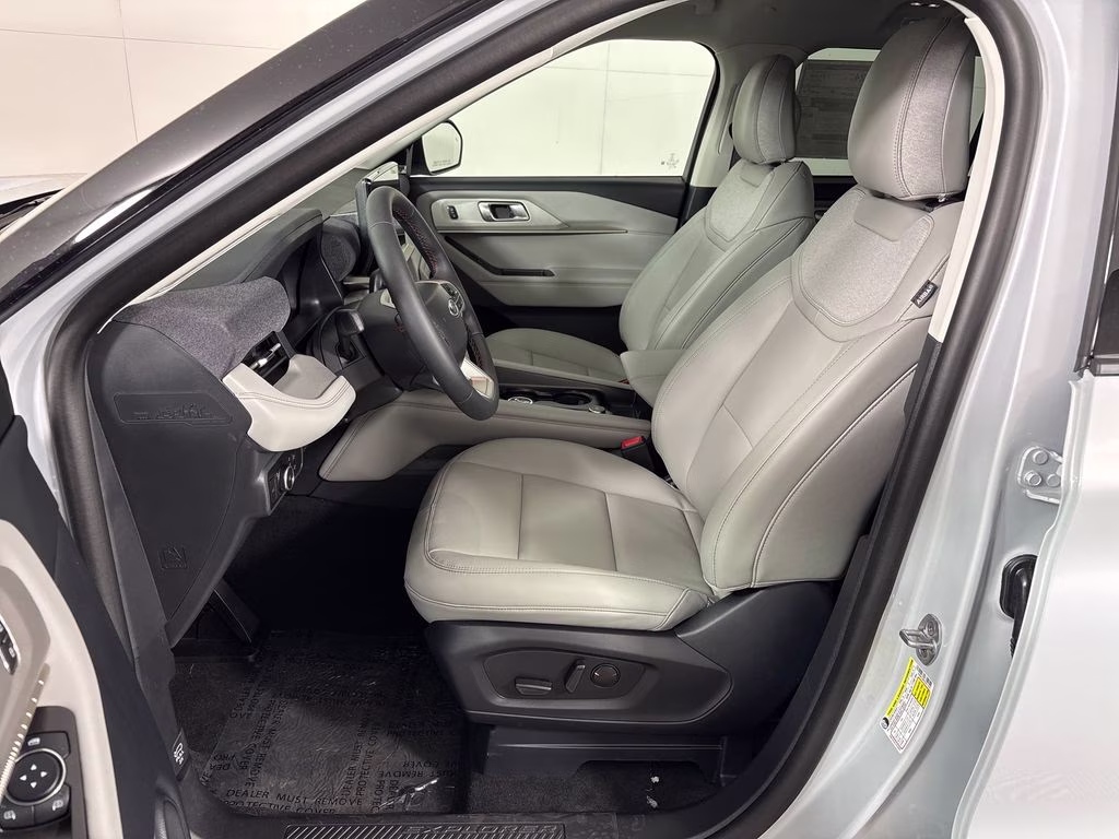 2026 Space White Metallic Ford Explorer Active RWD SUV