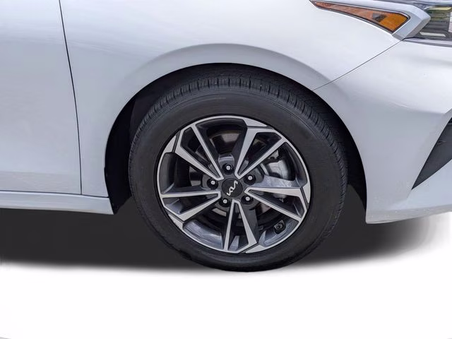 2024 Snow White Pearl Kia Forte LXS FWD Sedan