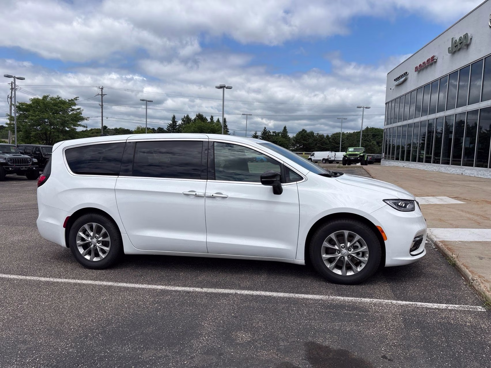2026 Bright White Clearcoat Chrysler Pacifica Limited FWD Van