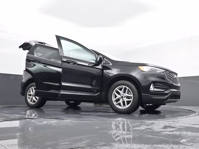 2024 Black Metallic Ford Edge SEL AWD SUV
