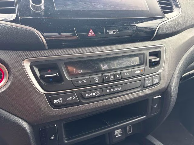 2023 Platinum White Pearl Honda Ridgeline RTL AWD Truck