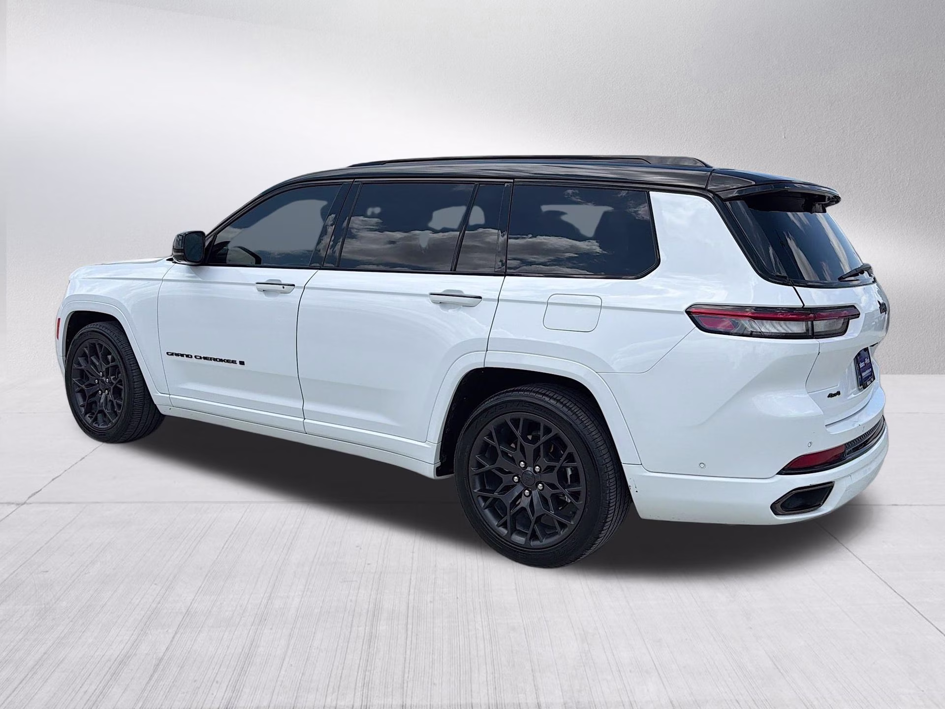 2023 Bright White Clearcoat Jeep Grand Cherokee L Summit 4X4 SUV