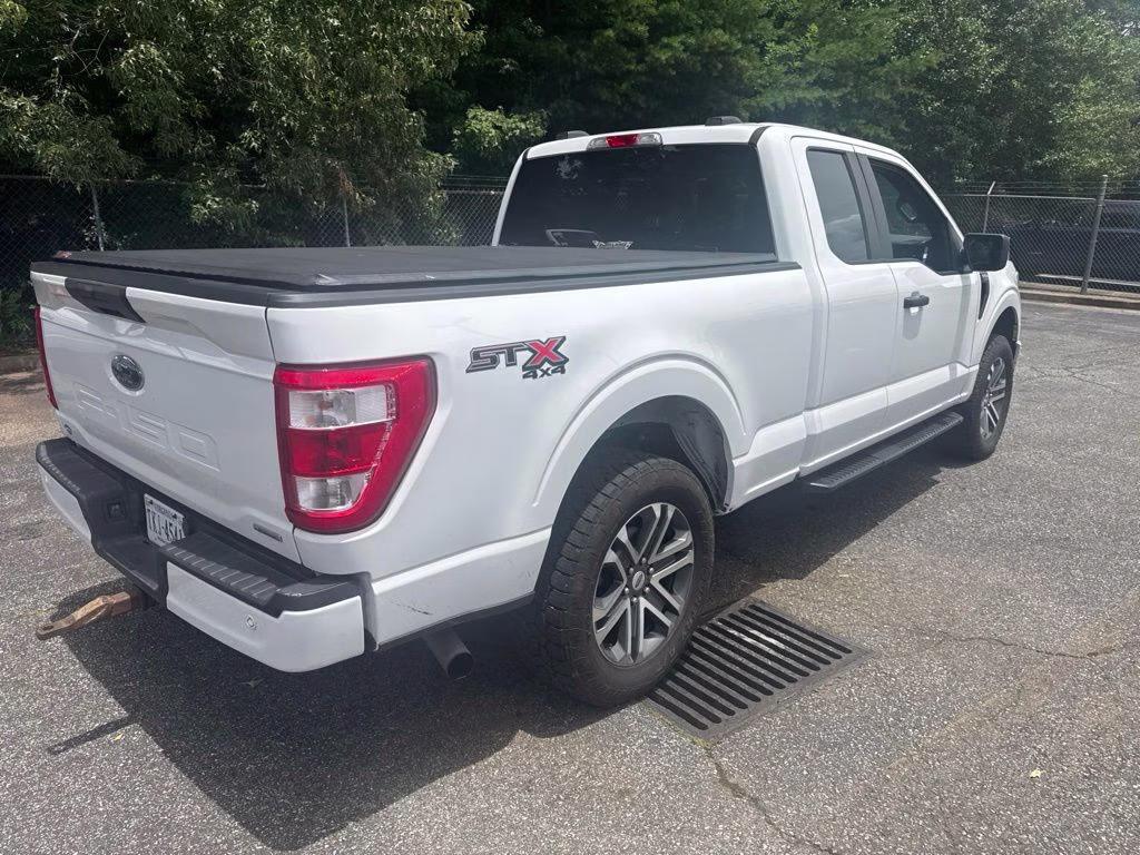 2021 Oxford White Ford F-150 XL 4X4 Truck