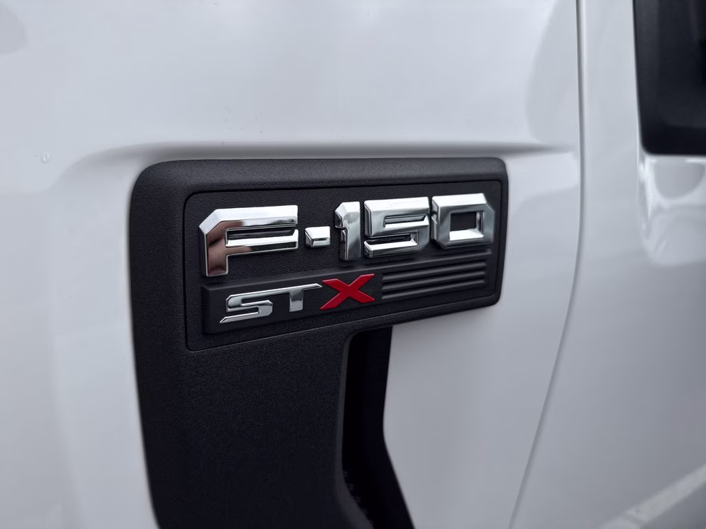 2021 Oxford White Ford F-150 XL 4X4 Truck