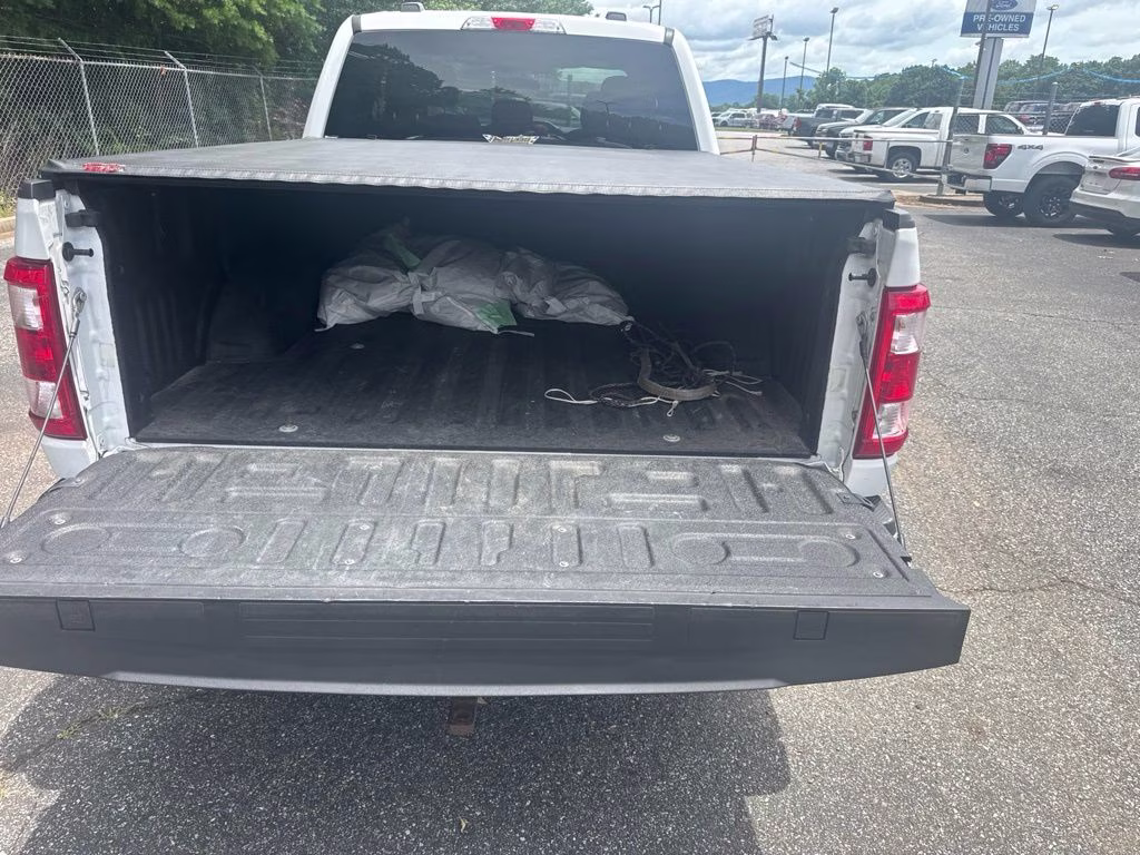 2021 Oxford White Ford F-150 XL 4X4 Truck