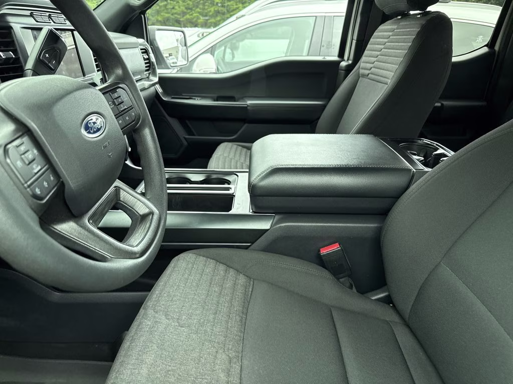 2021 Oxford White Ford F-150 XL 4X4 Truck