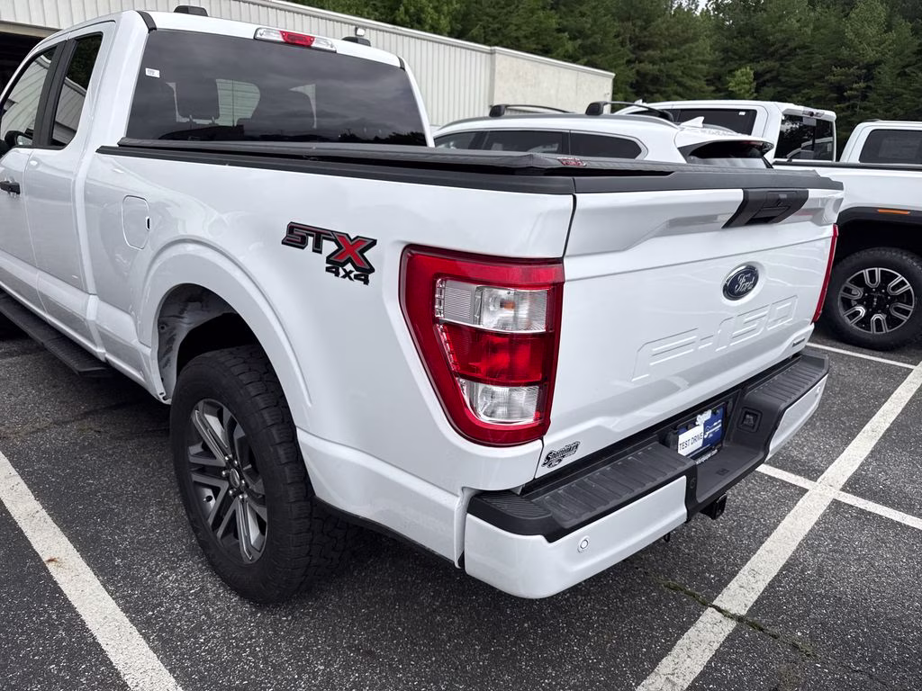 2021 Oxford White Ford F-150 XL 4X4 Truck