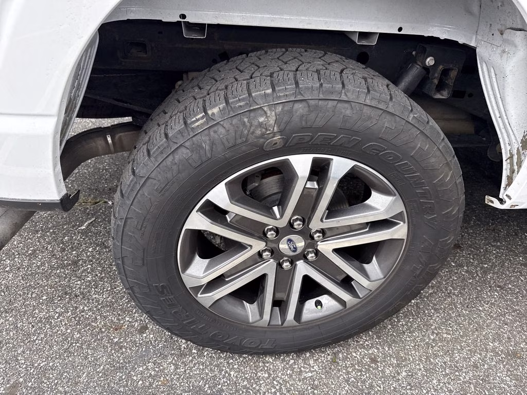 2021 Oxford White Ford F-150 XL 4X4 Truck