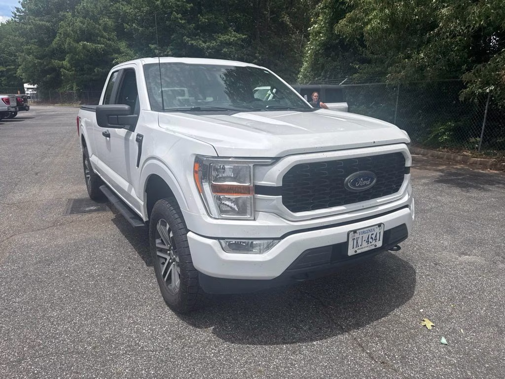 2021 Oxford White Ford F-150 XL 4X4 Truck