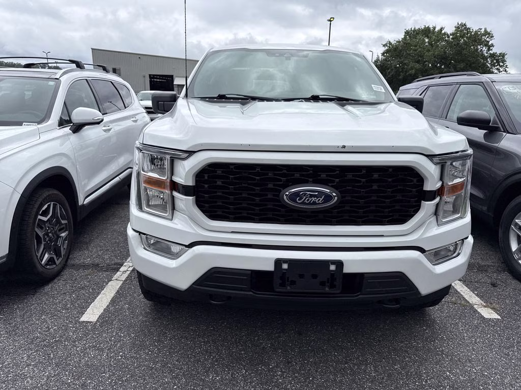 2021 Oxford White Ford F-150 XL 4X4 Truck