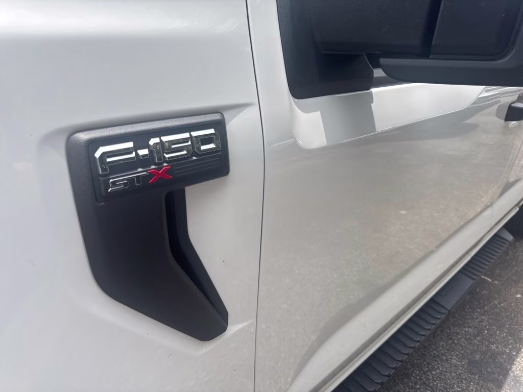 2021 Oxford White Ford F-150 XL 4X4 Truck