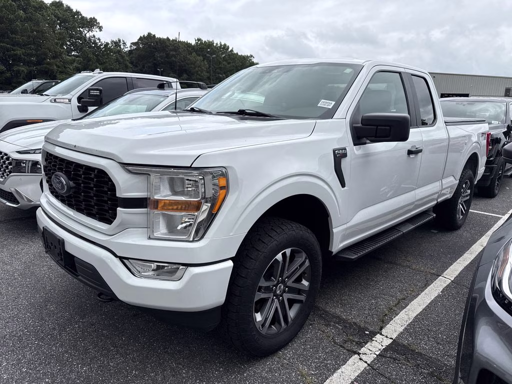 2021 Oxford White Ford F-150 XL 4X4 Truck