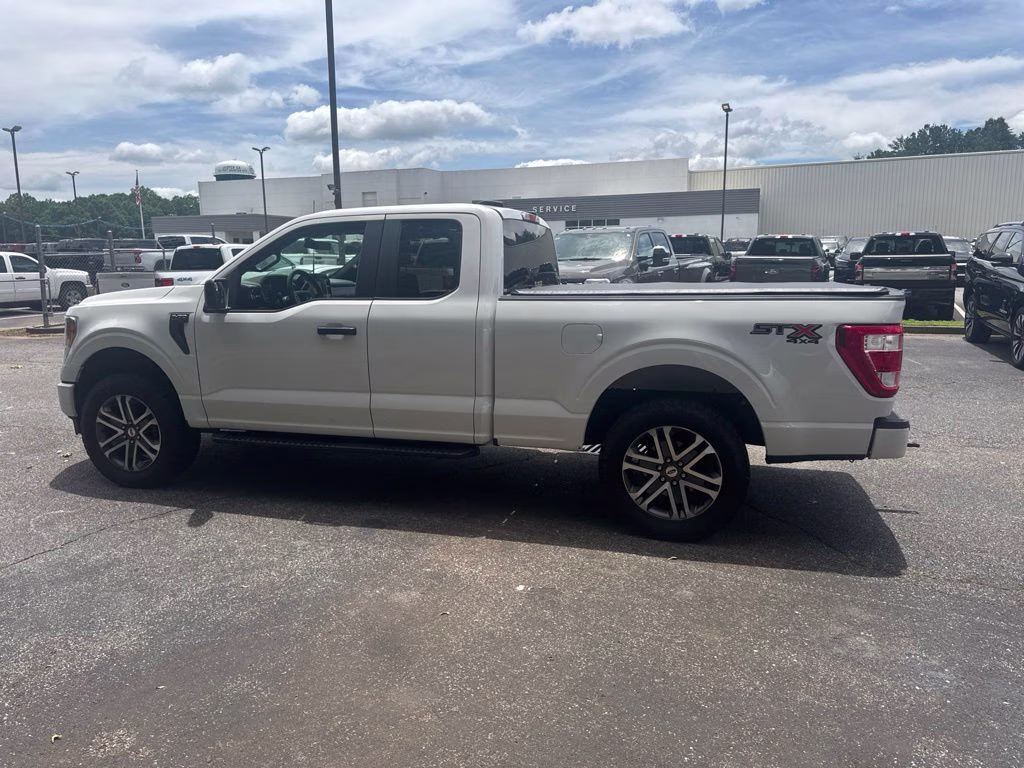 2021 Oxford White Ford F-150 XL 4X4 Truck