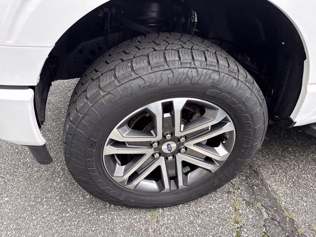 2021 Oxford White Ford F-150 XL 4X4 Truck