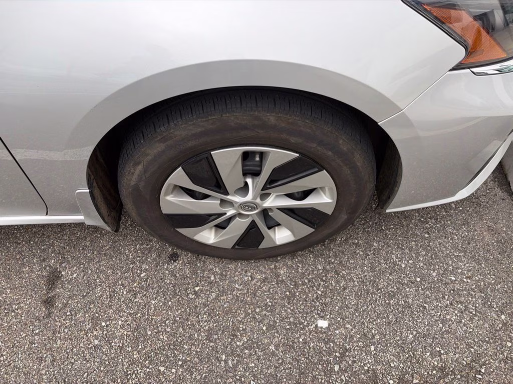 2024 Brilliant Silver Metallic Nissan Altima 2.5 S FWD Sedan